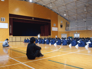 ｵﾘｴﾝﾃｰｼｮﾝｷｬﾝﾌﾟに向けての学年集会がありました（1年）