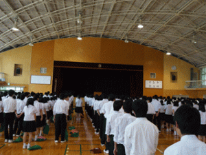 全校集会