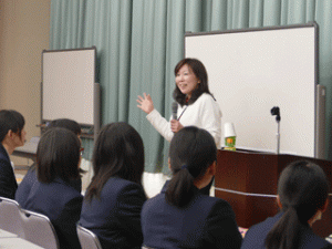 １年生「小論文講演会」