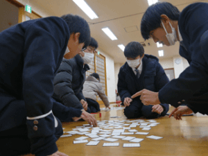 令和５年度 百人一首大会（１年次生）<br> 千早ぶる 神代もきかず　龍田川  からくれなゐに  水くくるとは